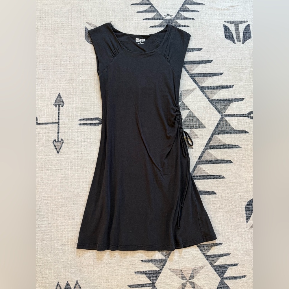 Alpine Design Sporty Black Dress, S
